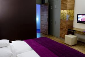 The ICON Hotel & Lounge